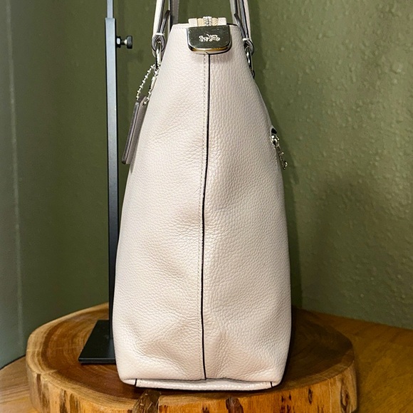 COACH Bay Tote *HTF Color* - Picture 3 of 16